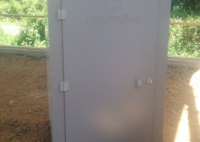 Toilettes sèches de la gamme Ecotrone de GLF, votre fournisseur de WC mobiles en location pour vos évènements